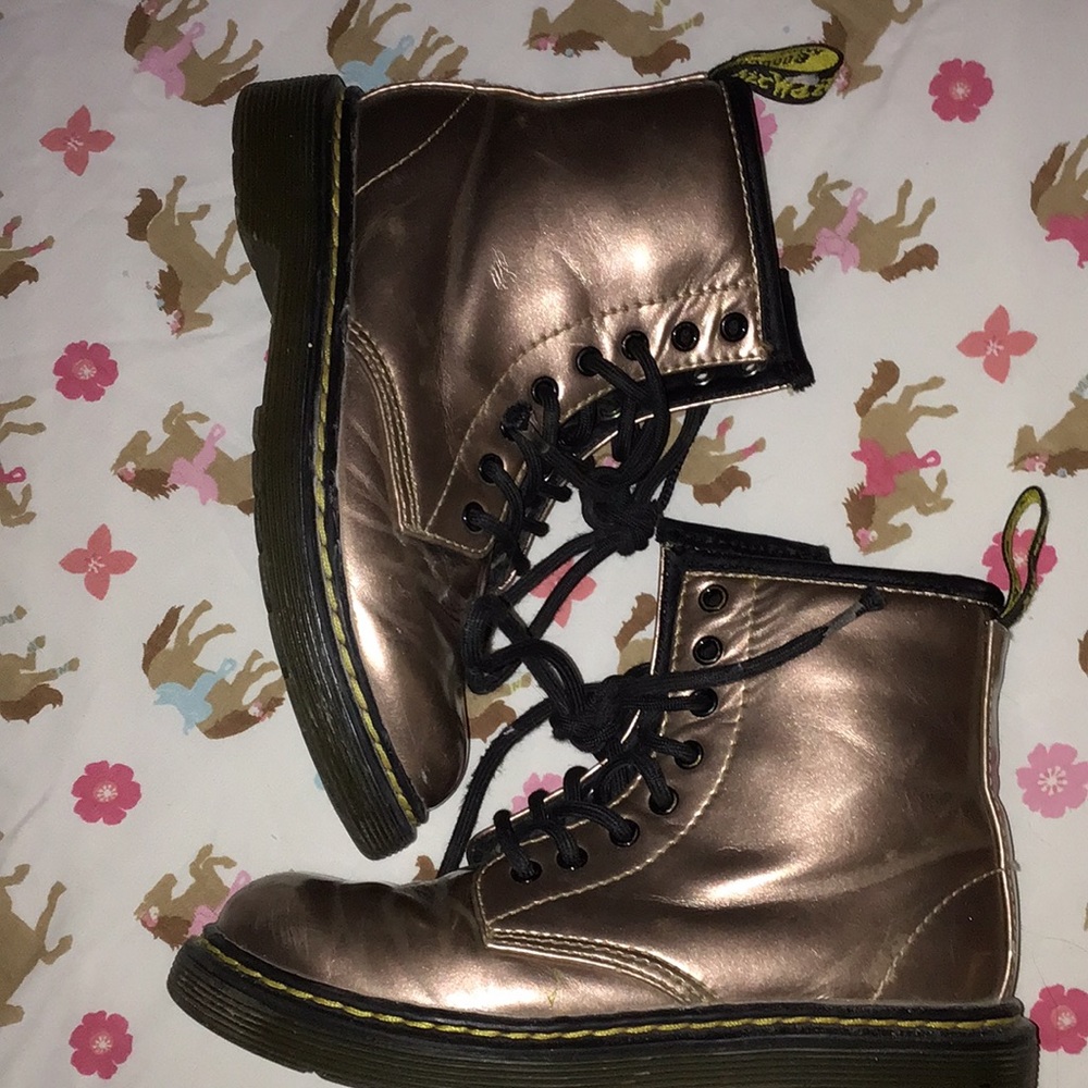 Metallic gold doctor Martins